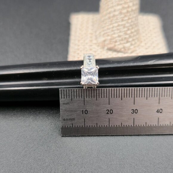 Size 8.25 Sterling Silver Square Cubic Zirconia Gem Ring A6506 - Picture 8 of 9